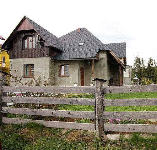 COUNTRY HOUSE