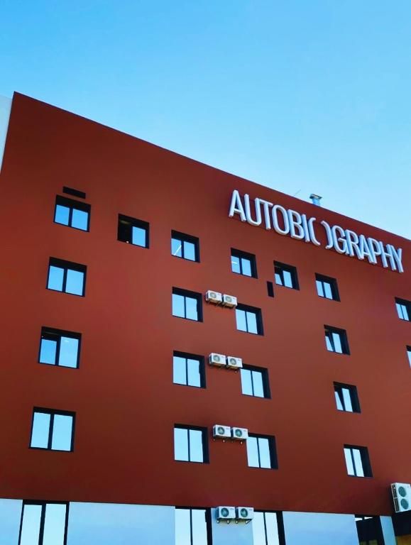 Autobiography hotel (Автобиография)