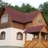 Біля струмка