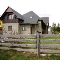 COUNTRY HOUSE